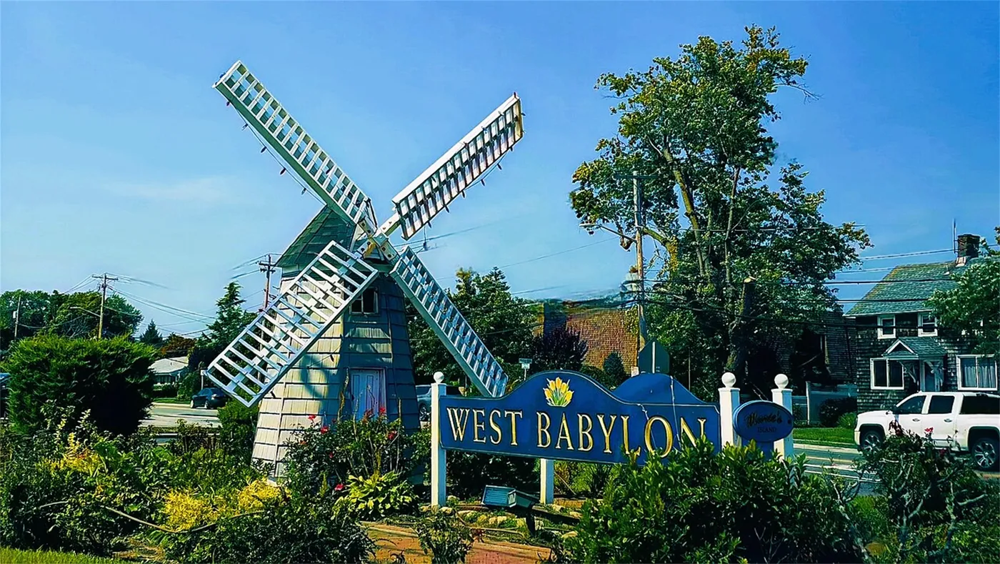 West Babylon, NY